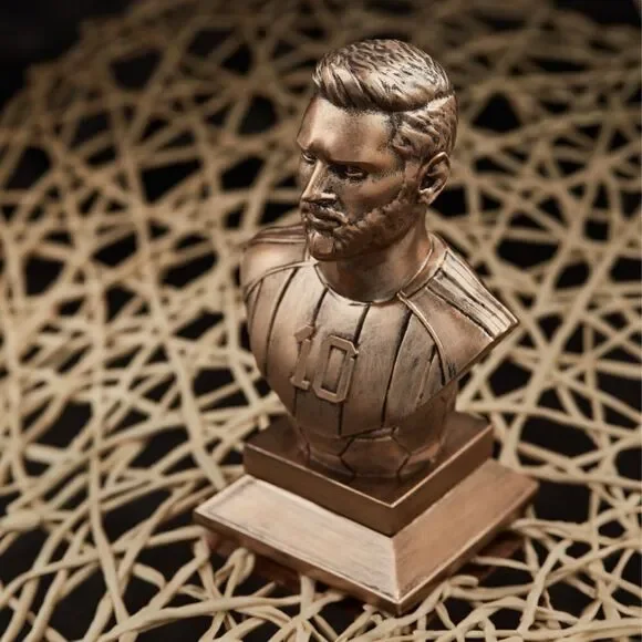 LIONEL LEO MESSI Bust Statue Figurine Sculpture Legendary Soccer Player Decor - Picture 6 of 8